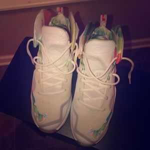 Nike Kids Lebrons XIII. Size 7